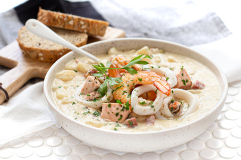 2020_angelakis_seafoodmarinaramix_chowder_website-1.jpg